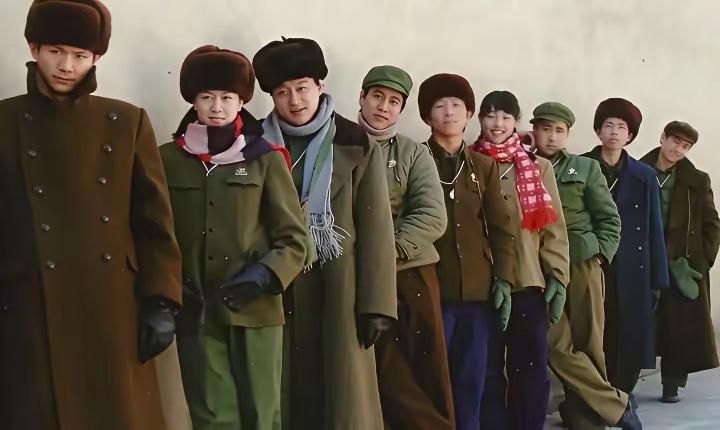 2006年的剧照，白百何的首部电视剧《与青春有关的日子》，那时的她22岁，笑起来