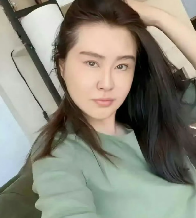 王祖贤老了，关之琳老了，陈红也老了，唯有54岁的她看起来像30岁​​​