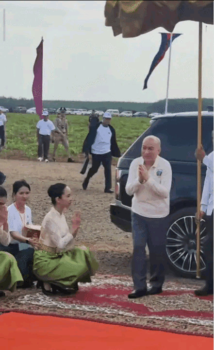 柬埔寨国王：不动声色的权力游戏---西哈莫尼，一个看似被