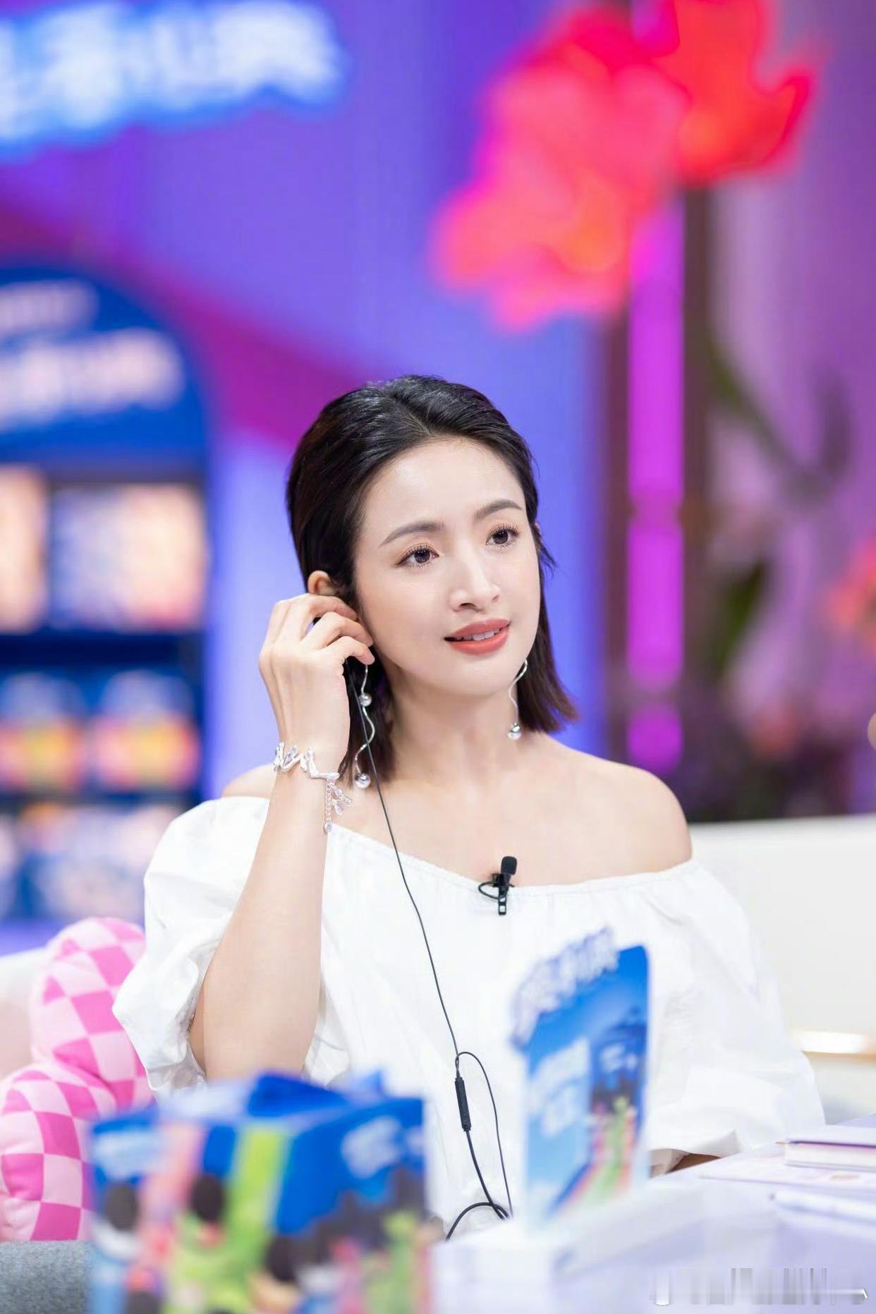 1.杨紫很喜欢出去抓娃娃当放松项目，家里娃娃估计得有大几百个了。2.朱亚文现在已