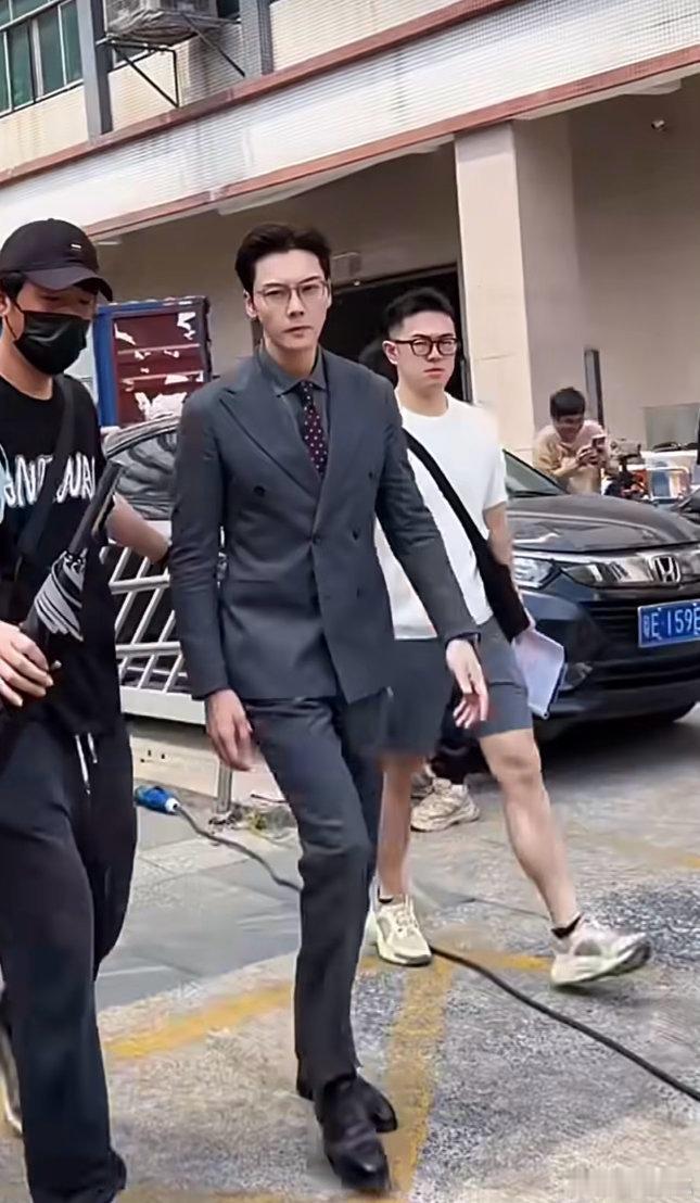 陈伟霆现在好瘦陈伟霆好瘦陈伟霆现在好瘦，这个状态演沈皓明不敢想。。。