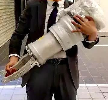比亚迪出了个刀片电池，友商立马就跟进抄了，交作业了！比亚迪又出了个原地掉