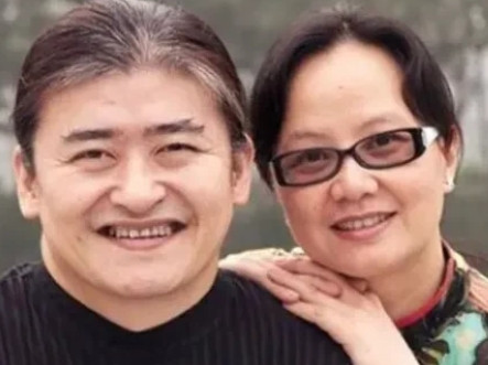 1988年，刘欢爱上了大自己2岁的卢璐，相处9天后就向她求婚，卢璐满心欢喜地答应