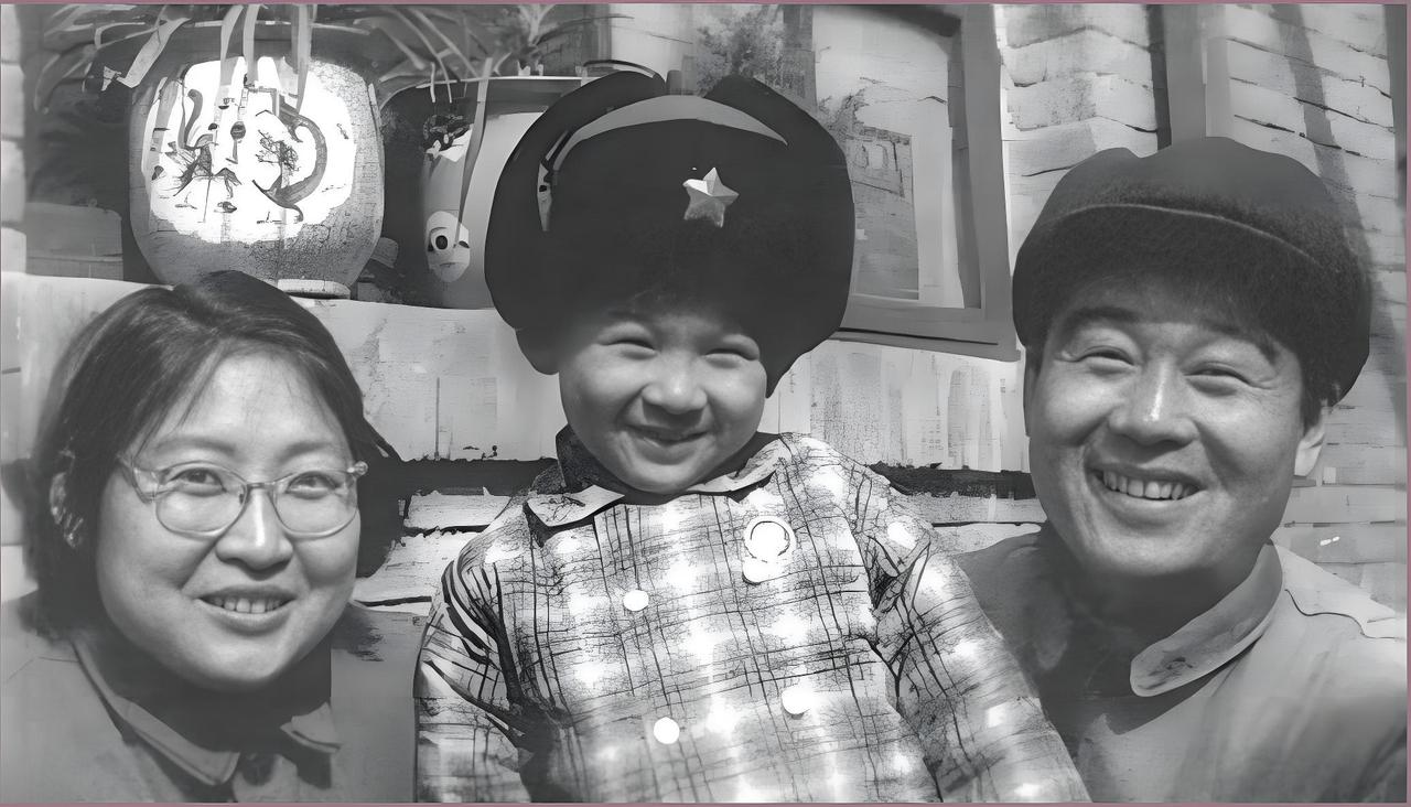1963年的北京国防科委大院，年轻女干部李敏成了"话题人物"。不是因为犯错，而是