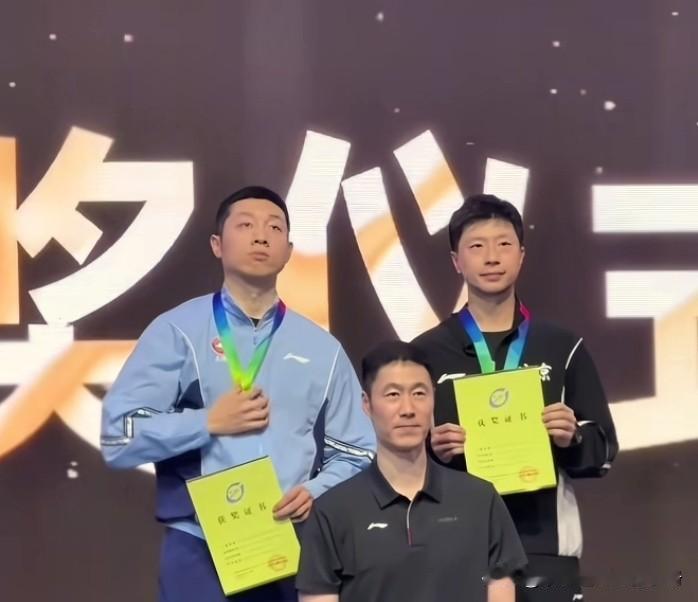 王励勤：中国乒协主席，48岁。妻子刘嘉、两个女儿。马龙：中国乒协副主席、