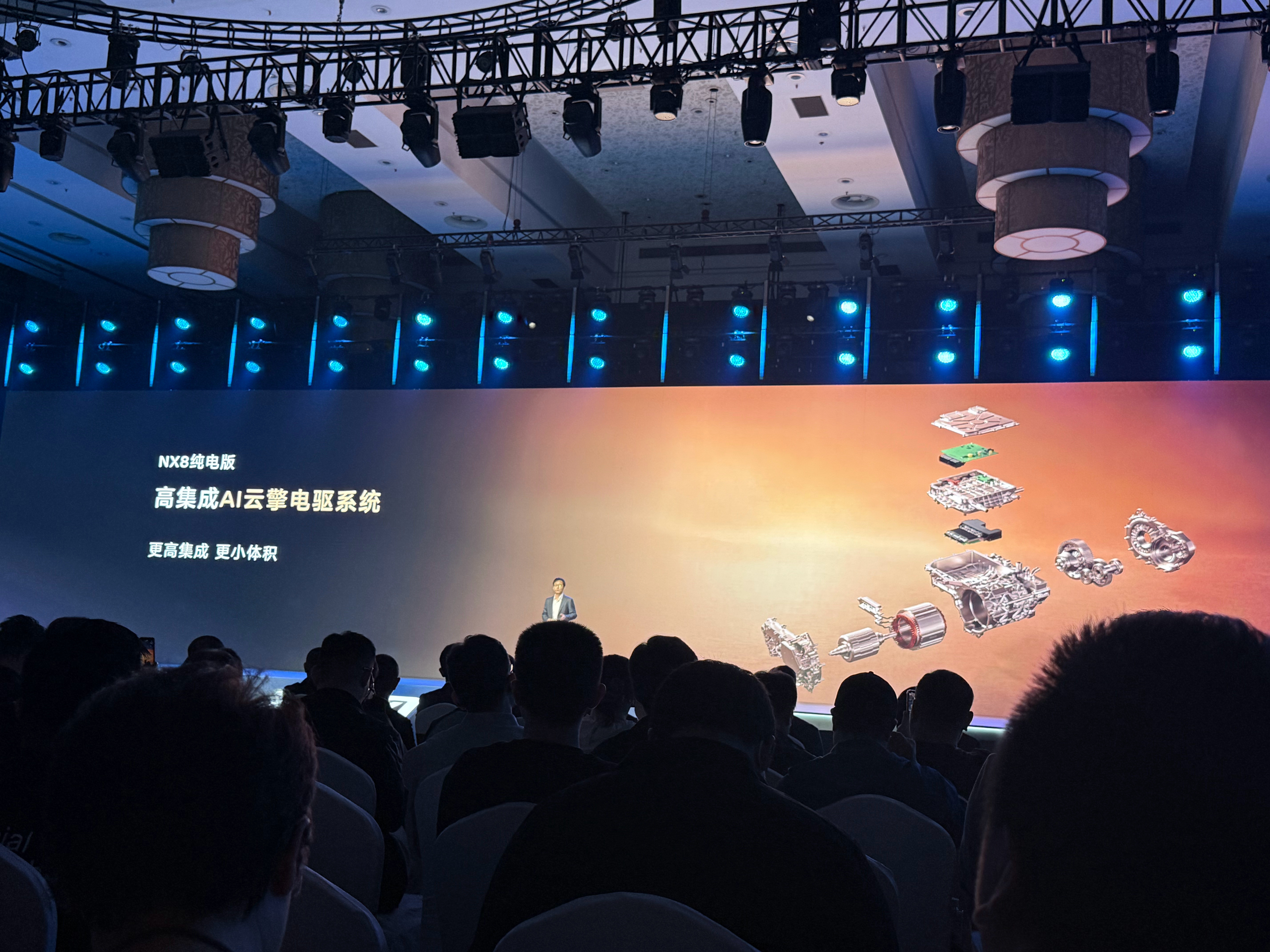 日产这两年发力真的挺猛的，这回全新NX8搭载的技术倒是不少，动力模式提供了纯电和