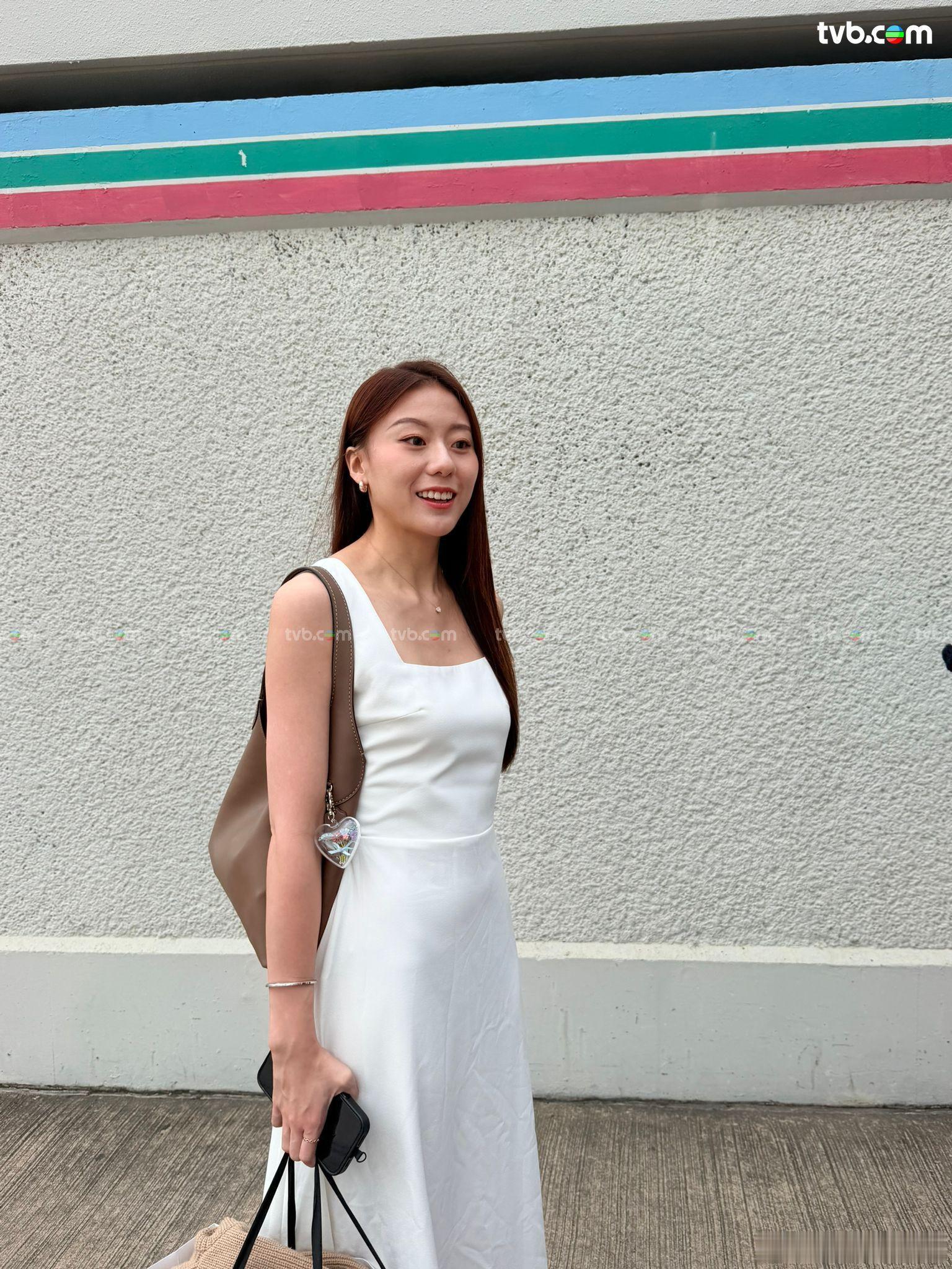 香港小姐2026首輪面試佳麗逐個睇.p1-9：梁小姐26歲做水晶生意兩年想