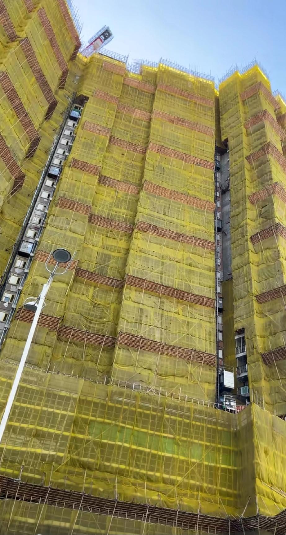 五天之前，有香港网友发视频称:高楼大厦竹架子，铜墙铁壁纸糊成……评论区广西网友