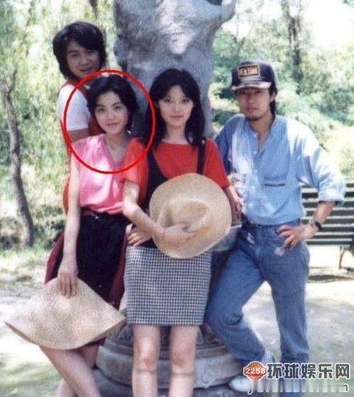 王菲也是女大十八变越变越漂亮，少女时的她没多好看，图三的她颜值好高。