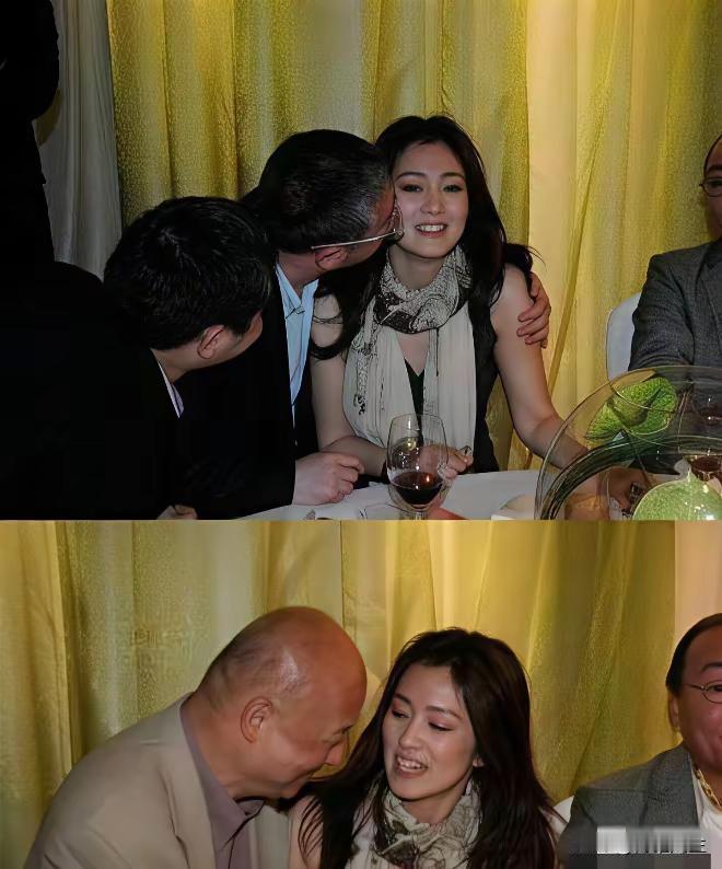 刷到这张照片的时候，让人吃了一惊，万万没有想到，巩俐身边这个眼镜男竟然会有这样轻