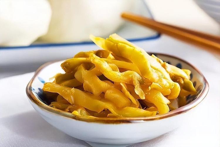 咸菜变“刺客”：从几毛钱到比肉贵，谁在收割我们的餐桌？记得小时候，家里穷，大人