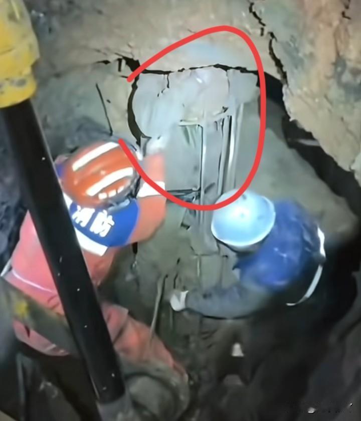 这也太过分了吧？在现在这个社会，竟然还有欺骗工人进入地下，然绑起来打“生桩”的