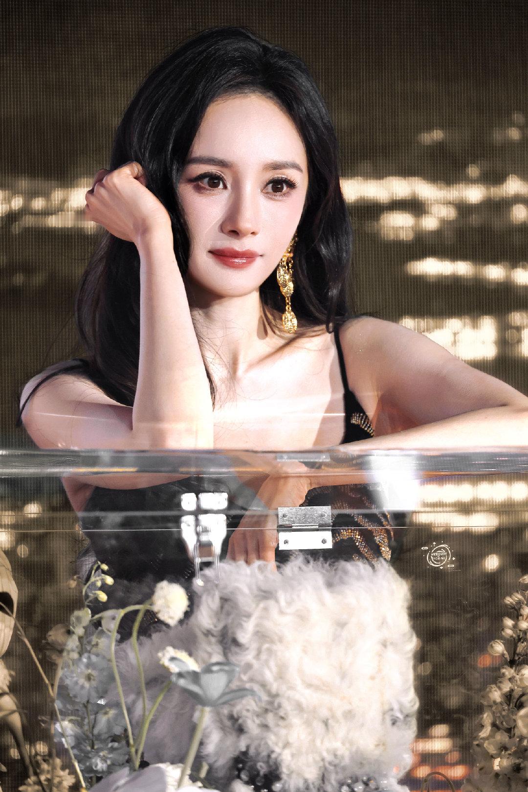 #杨幂##SW全球品牌代言人杨幂#🦊#杨幂sw女王驾到#🤎确实是SW女王驾到​