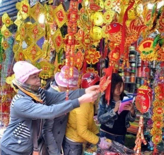 越南不恨美国，不恨日本，越南就连殖民几十年的法国都不恨，就只恨中国。吃中国饭，砸