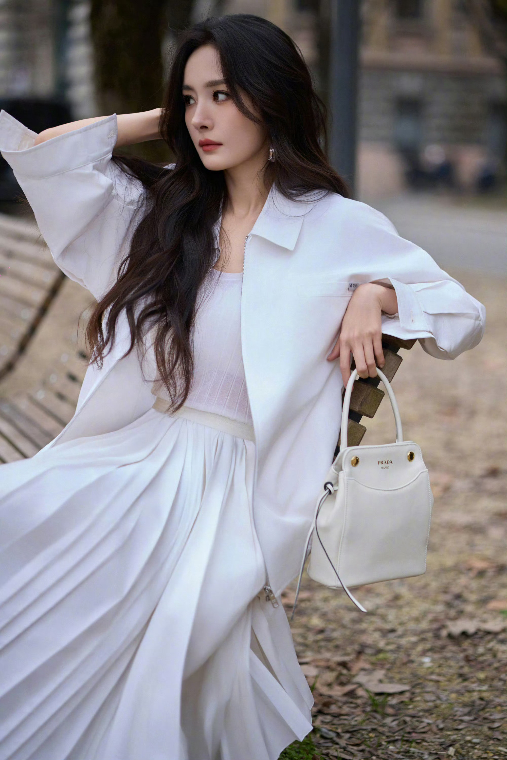 代言人杨幂身穿Prada未发布DaysofSummer夏日系列亮相品牌20