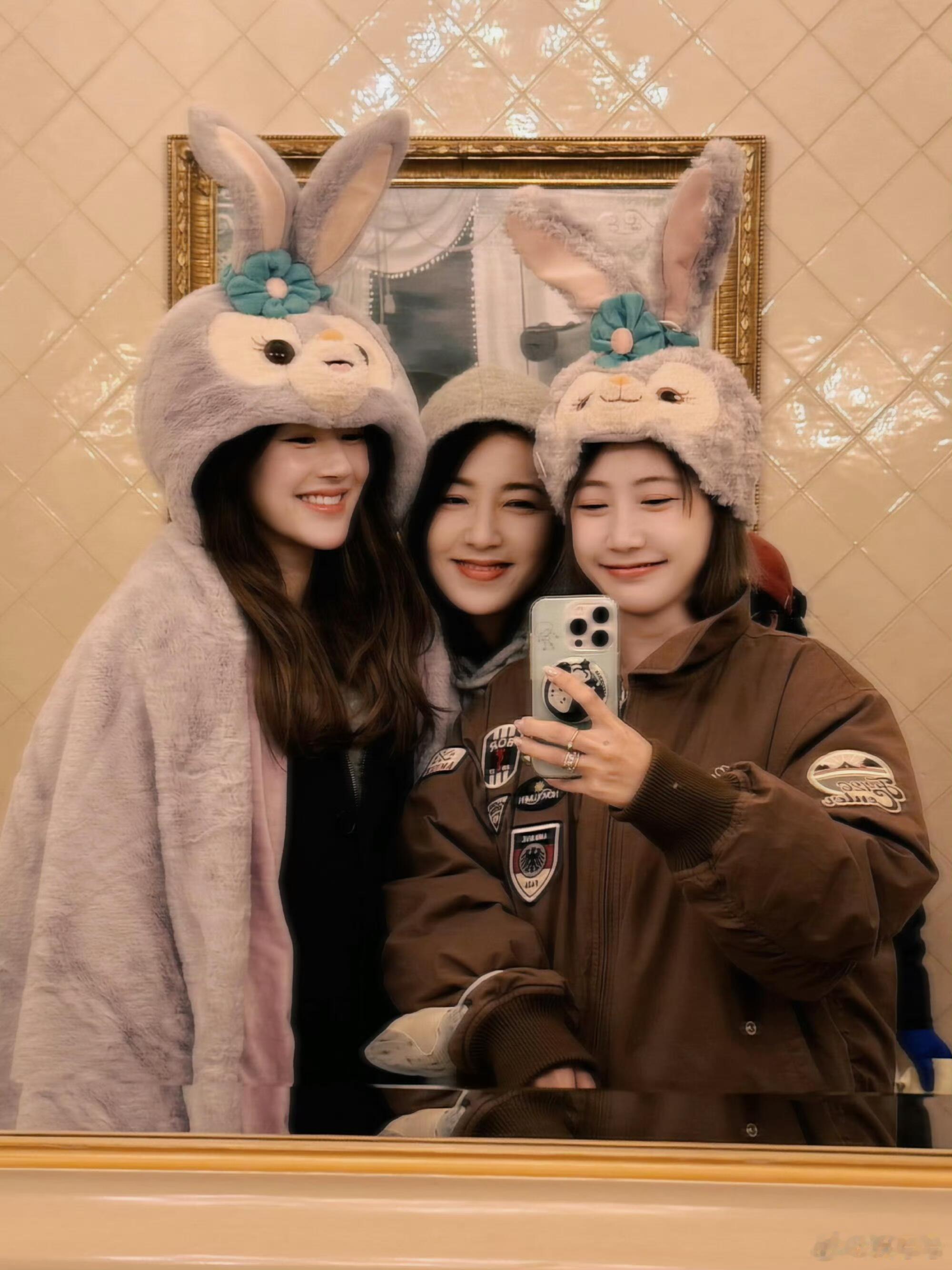 露思宝宝的帽子好可爱呀赵露思