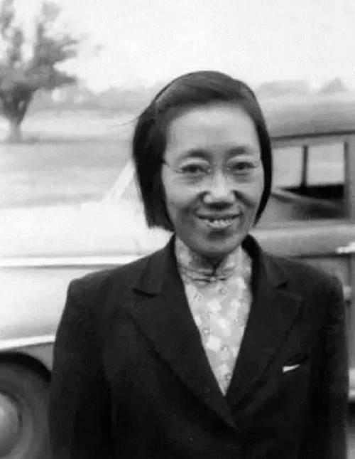 1956年，科学家王承书与儿子回国时遭到美国工作人员阻拦，在搜查无果后，为了阻拦