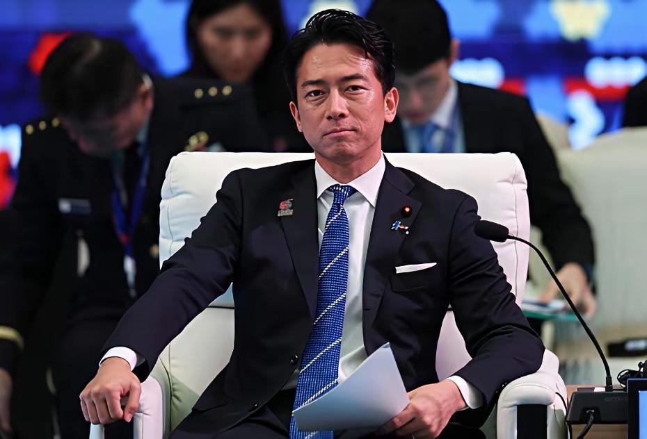 小泉进次郎的专机还没落地，中国的大门就已经焊死！但对茂木敏充，北京特意留了一道缝