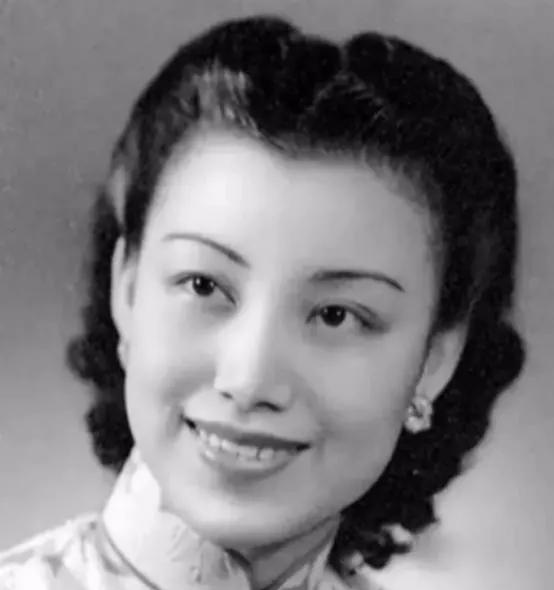 1935年，一妓女恳求37岁张伯驹：“带我走吧！我还是清白之身！”张伯驹递给老鸨