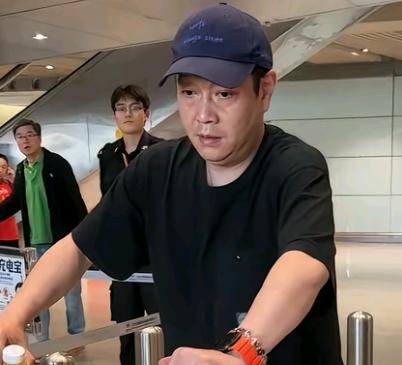 邱贻可说出了心里话让无数球迷破防他说:名古屋亚运会教练名单上没有自己，但他不