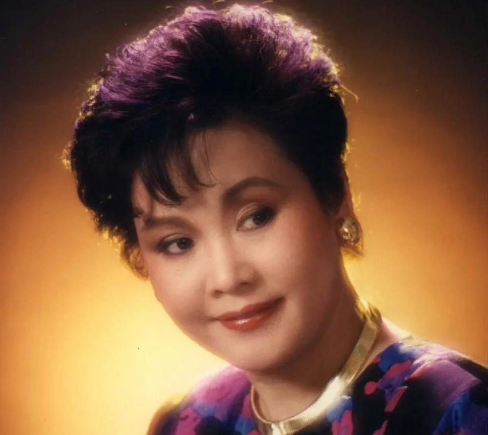 李谷一如何评价邓丽君常常看到有人抨击李谷一老师对邓丽君的评价，说李老师怎样