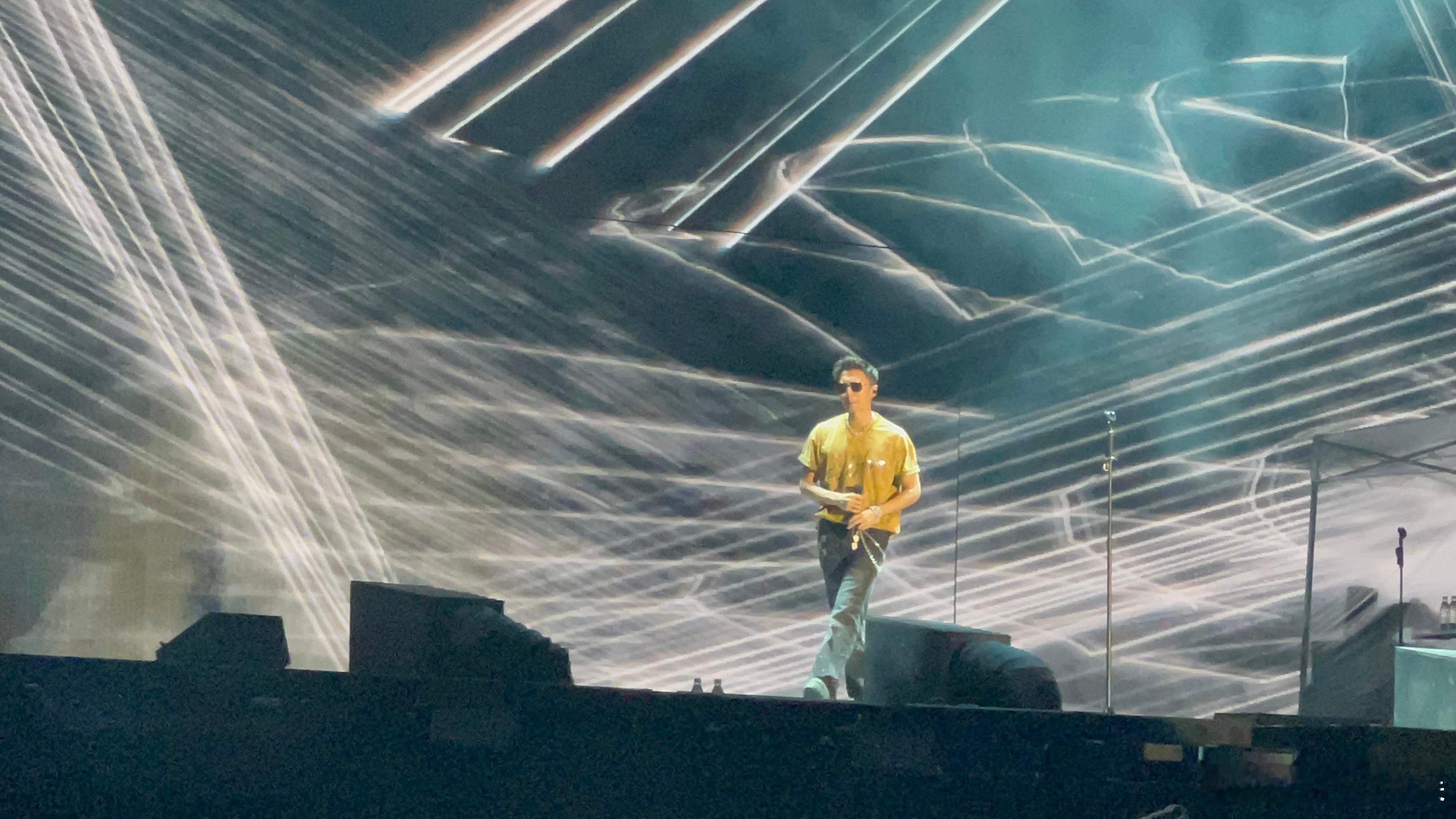 谢霆锋情到深处的3秒对视谢霆锋广州演唱会也太顶了！！前排对视3秒，眼神真的能拉丝