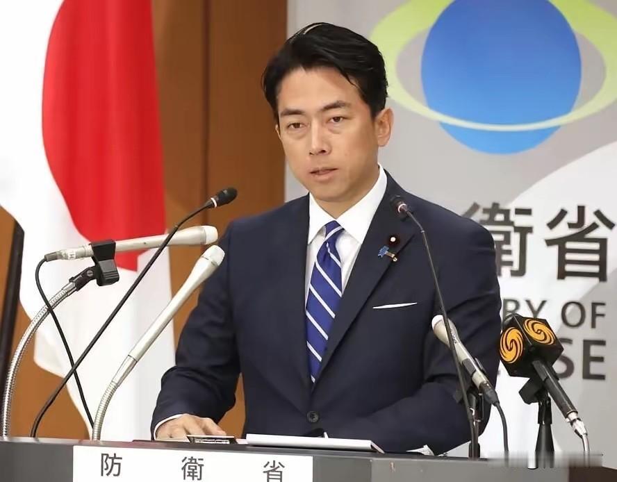 日本防卫大臣小泉进次郎，已经沦为日本国内的笑话。他虽然对中国强硬，摆出一副硬刚的