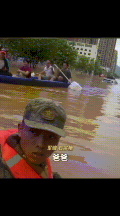 “没想到上央视了！”广西贵港，一抗洪军人救援途中，突然听到要子的声音：“爸爸，爸