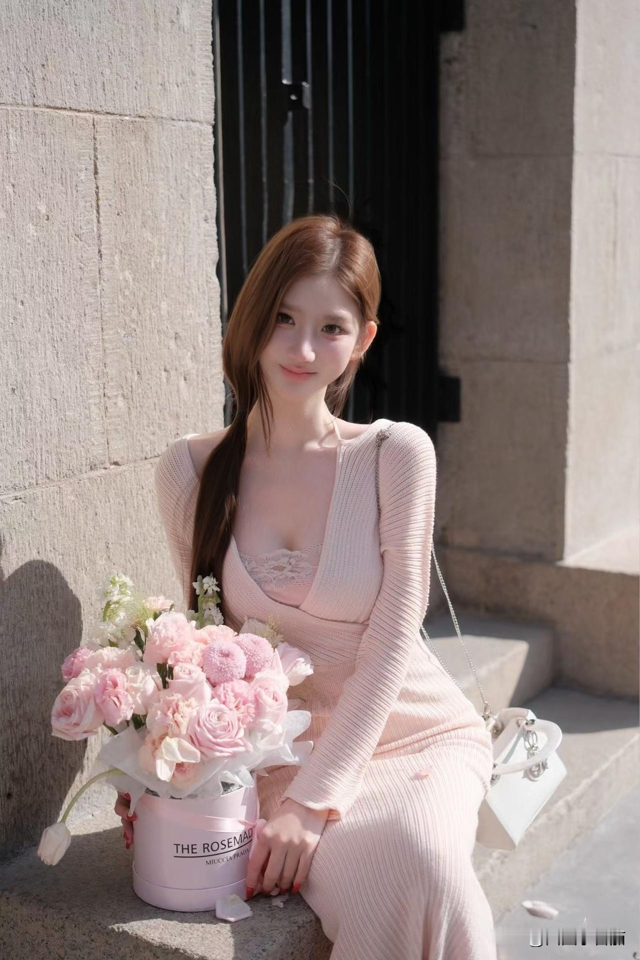 爱拍照的女生到底有多迷人呢?晓看天色暮看云行也思君坐也思君。精致少女自拍