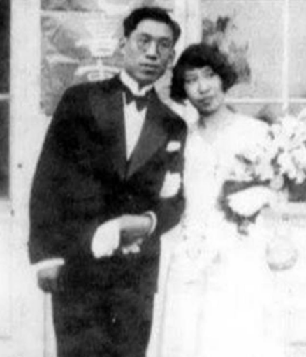 1955年，周总理出访印度尼西亚期间途经昆明，遇到了初恋女友张若名，他轻声地问道