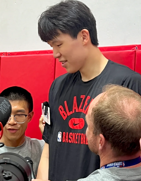 拉斯维加斯NBA夏季联赛，杨瀚森赛前训练杨瀚森赛前训练现场直击，超多媒体围观