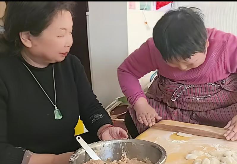 近期关于“二八事件”的关注再次升温。事件起因于2020年曝光的儿童权益受损案