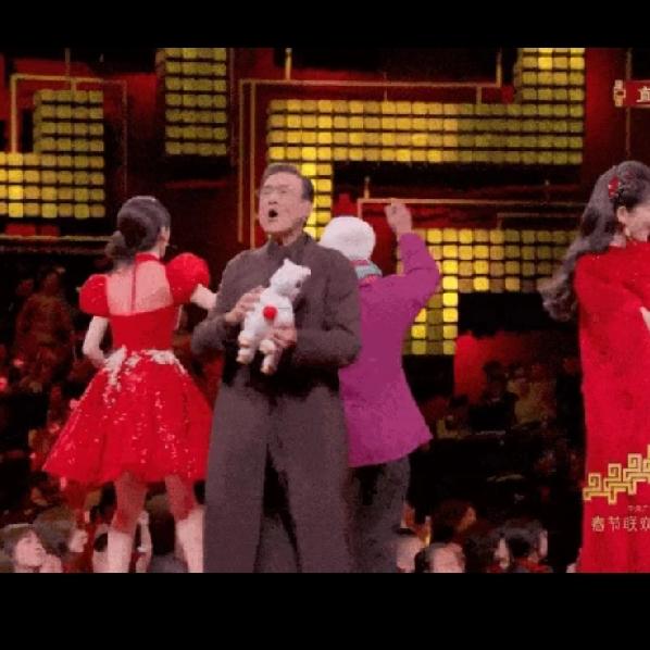 3小时售罄、爆卖上万单，马年第一波爆款，带火一座城！今年春节最火的不是烟酒茶