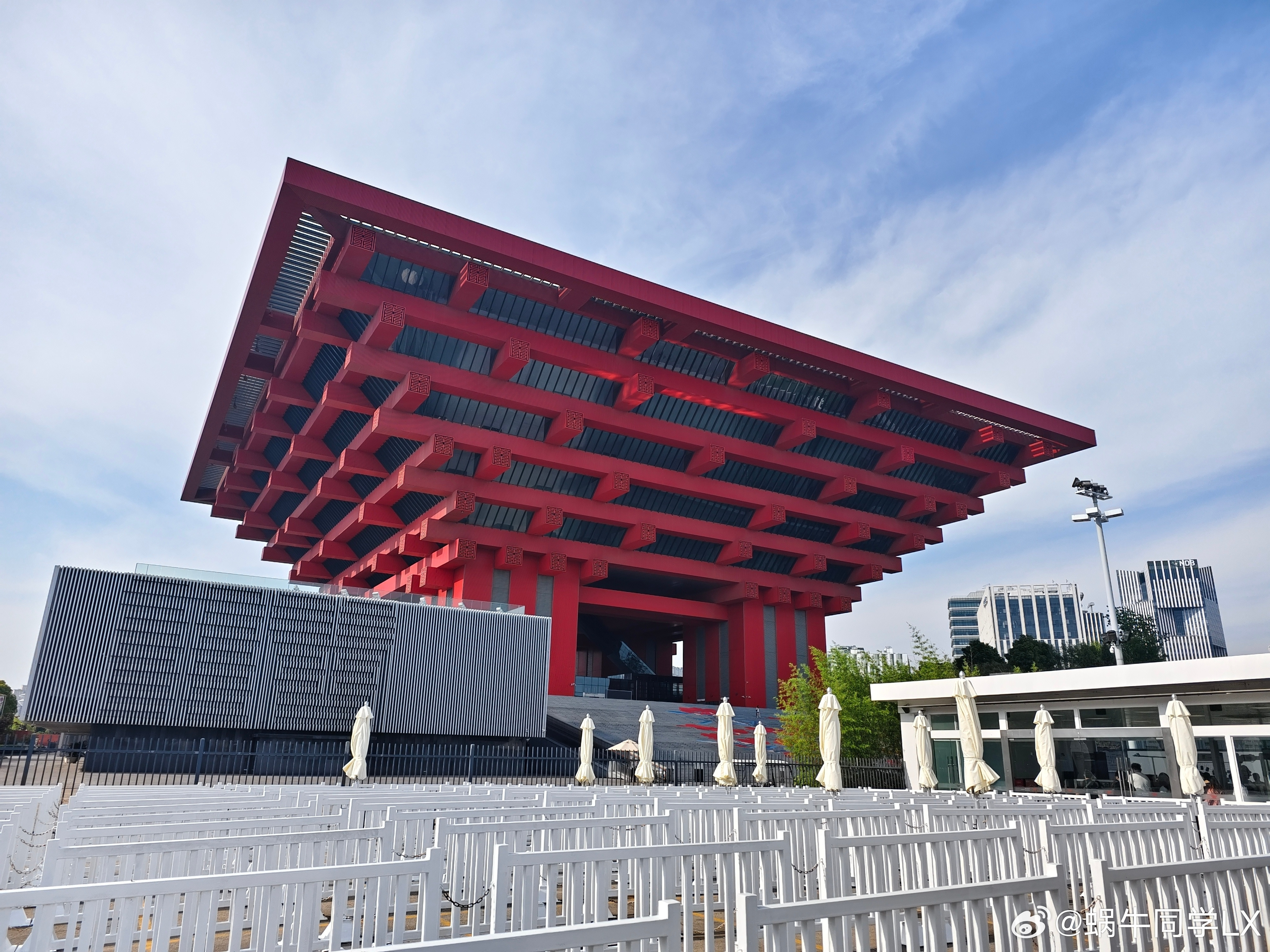 美术作品中的上海，虽然不怎么懂艺术，但懂历史，前人栽树后人乘凉，这些历史值得被歌