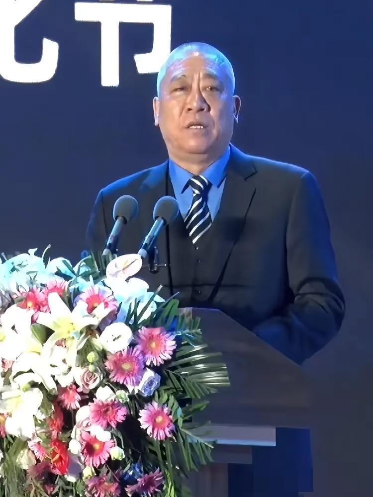 河南矿山崔培军真是个谜，越来越看不懂这个企业了。说这个企业有钱吧，7000多个