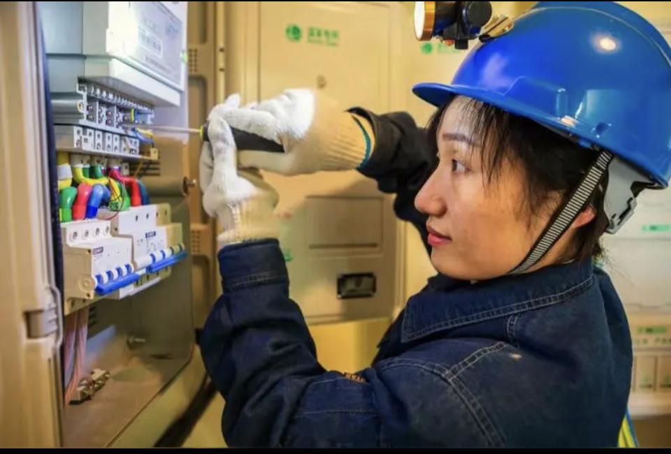 同样是技术工！钢厂电工月薪8000，磨刀师傅月入15000！我在钢厂干了十二