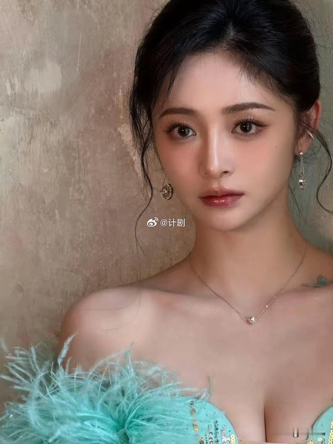 杨洋过气了吗？要不，新剧《不让江山》女主怎么差距这么多？回头看看他这些年搭档的女