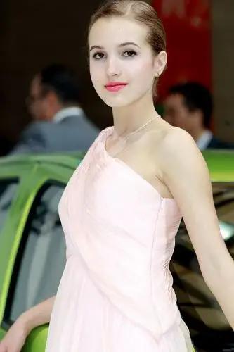 不然我就辞职！”一位德国女孩向上司恳求道。上司满脸疑惑地问：“你为什么那么害怕
