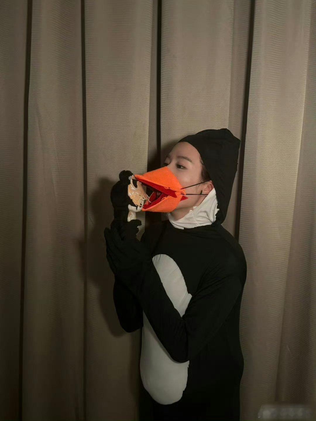 卢昱晓审丑积累中哈哈哈哈，点名批评，请这位女明星捡起自己的偶像包袱[捂脸哭]​