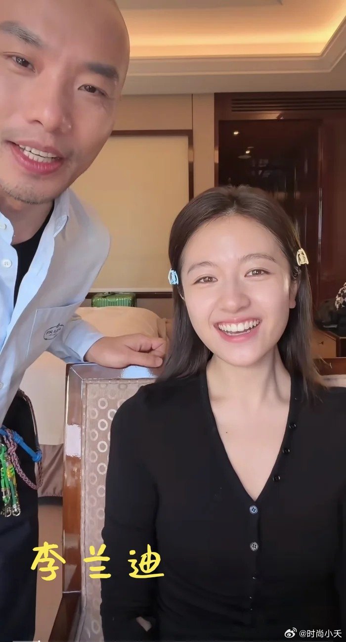 王亚飞镜头里的95🌸素颜周也王玉雯卢昱晓李兰迪谁才是天生丽质？