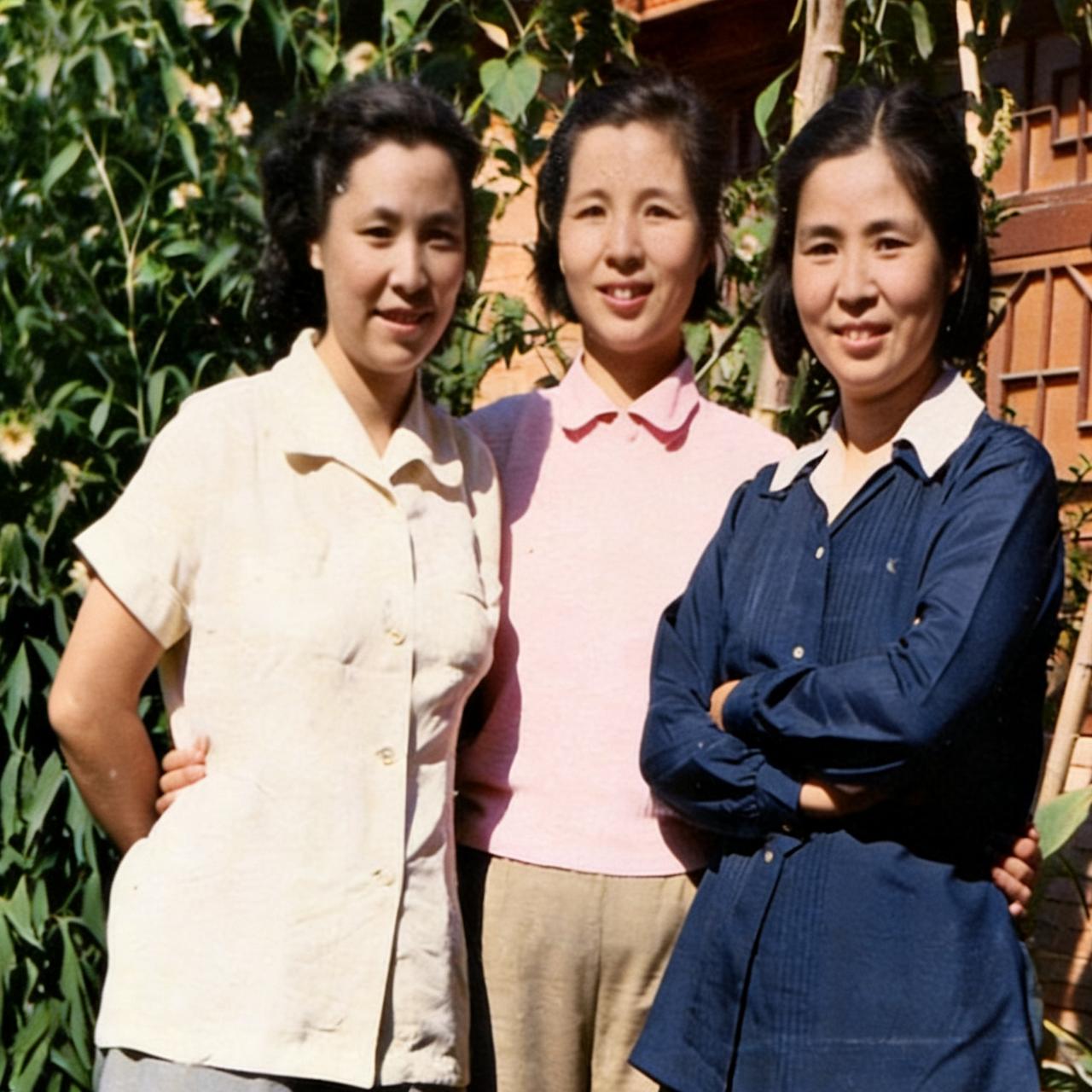 50年代，范景阳、范景新、范景明三姐妹，一张罕见的合影，从镜头中我们可以看到，站