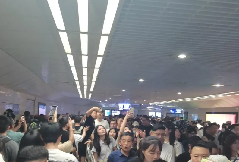 通过五一放假。大家都明白了一个道理。现在各行各业都不景气。唯一唯一就是旅游市场火