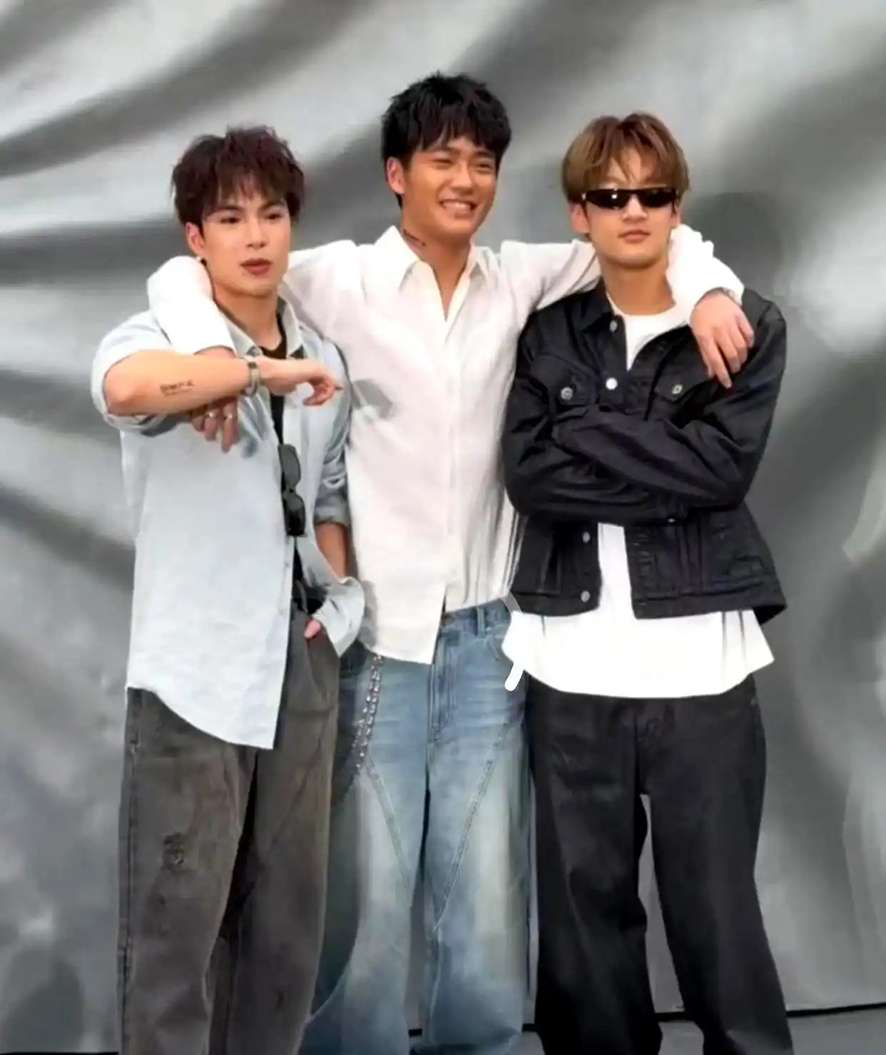 近日，王中磊儿子王元也、邹市明儿子邹明轩、曹格儿子joe同聚亮相活动，三人外貌较
