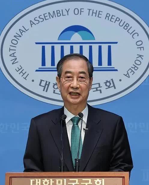 真是大快人心啊8月22日，韩国前国务总理韩德洙大早抵达特检组办公室，接受“内