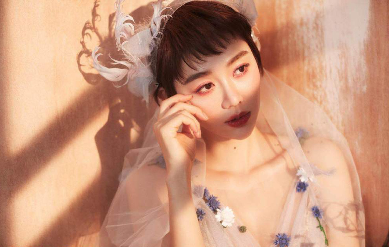 姜妍优雅唯美婚纱写真，演绎幸福新娘​​​