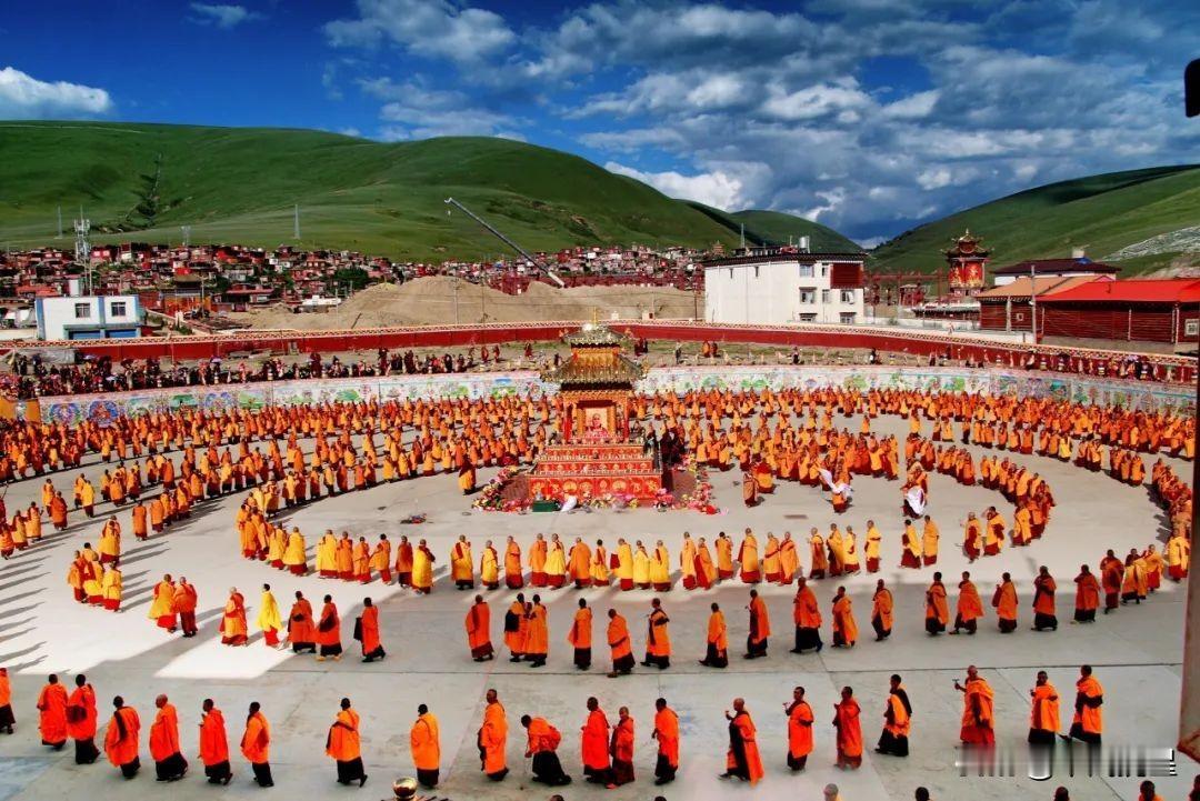 中国最大的尼姑庵——亚青寺，有2万多名女性在此苦修，这里有一个死规定：天