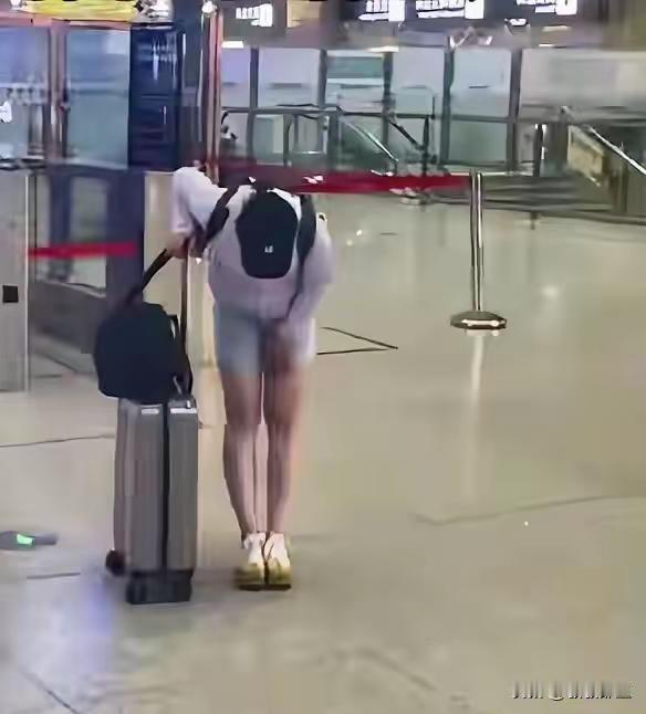 一张普通的照片，为什么会感动无数妈妈，无数父母，无数~？近日一张普通的照