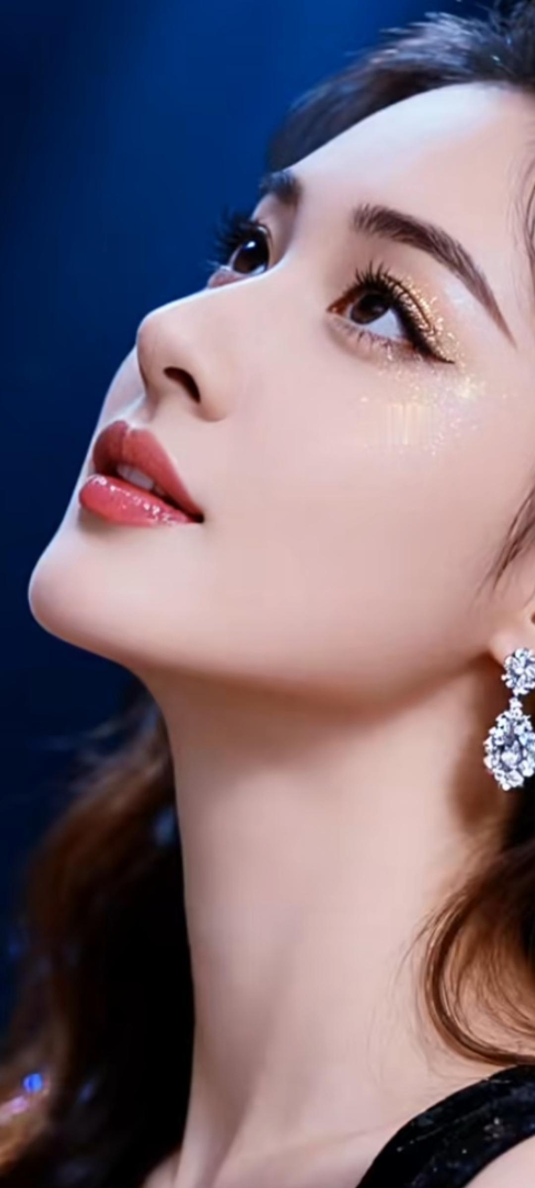 优雅气质，闪耀耳环，完美妆容，女神范儿