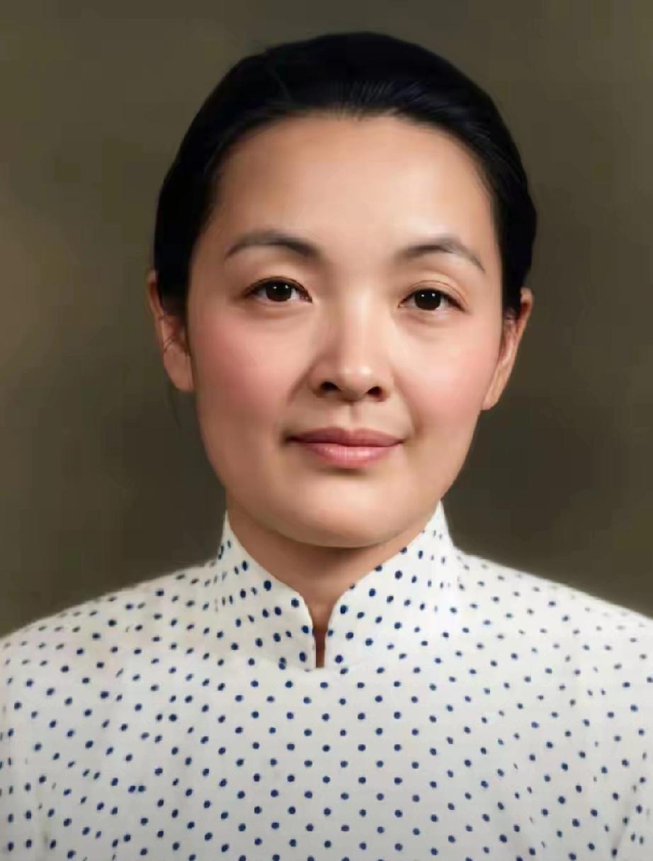 真正的顶级旺夫！丈夫成面粉大王，儿子官至副主席，她才是隐形豪门底牌