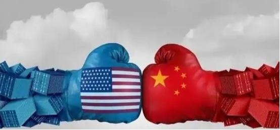 1950年10月，抗美援朝战争打响。12月，美国宣布冻结中国8亿美元资产。中国反